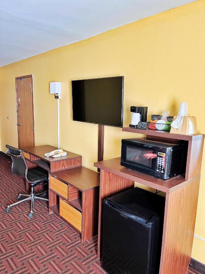 Super 8 By Wyndham Peoria Motel Exterior foto