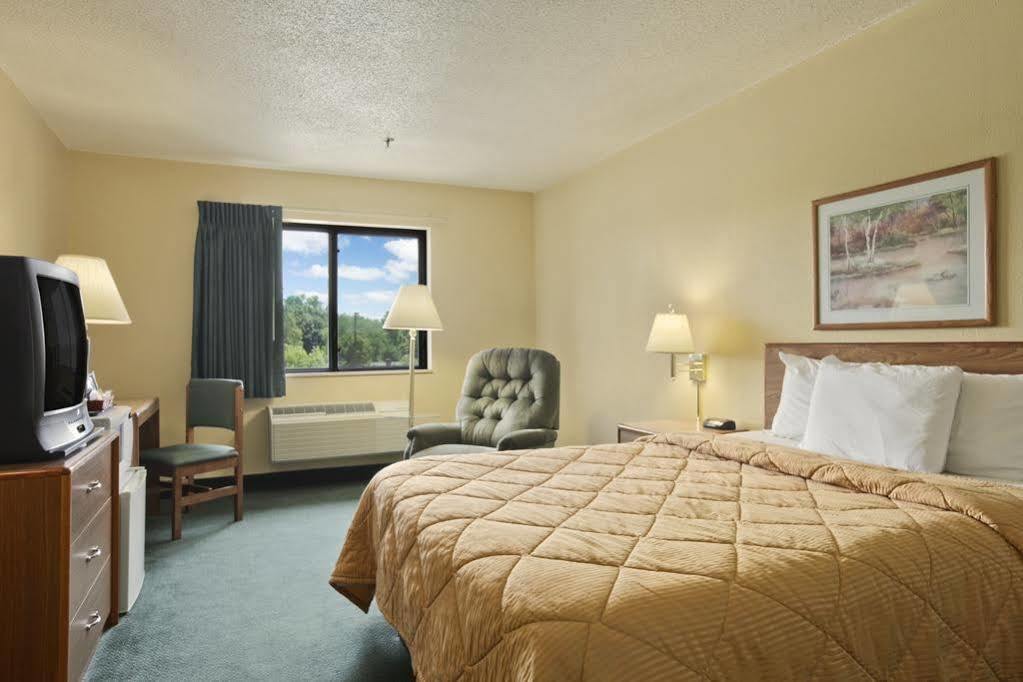 Super 8 By Wyndham Peoria Motel Exterior foto