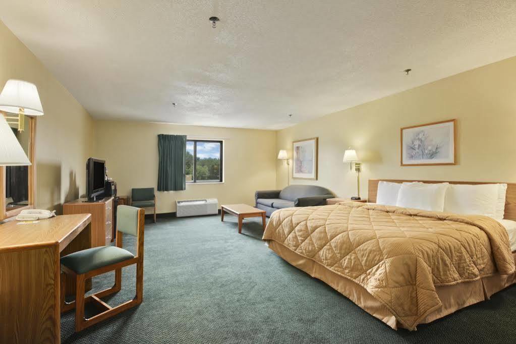 Super 8 By Wyndham Peoria Motel Exterior foto